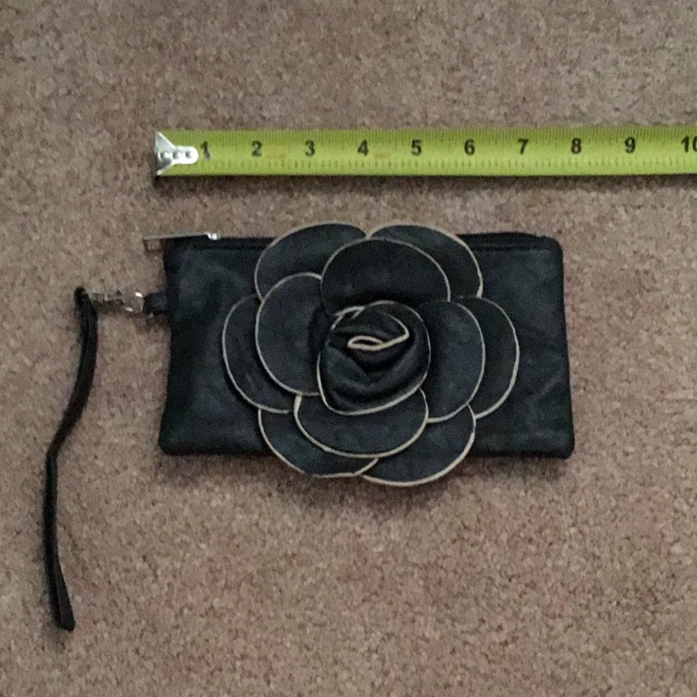 3/$11 Ladies Clutch/wristlet👛👛